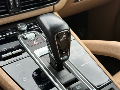 Used 2023 Porsche Cayenne AWD/4WD image 34
