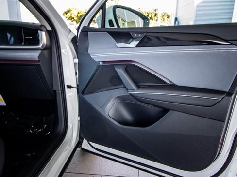 New 2026 Volkswagen Tiguan SE image 44