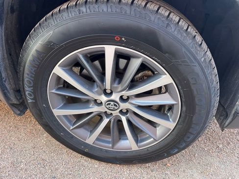 Used 2019 Toyota Highlander XLE image 9