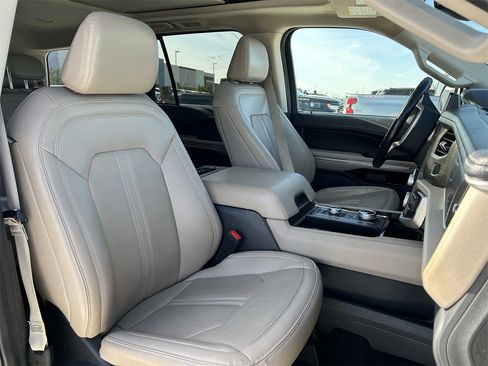 Used 2024 Ford Expedition Limited image 30