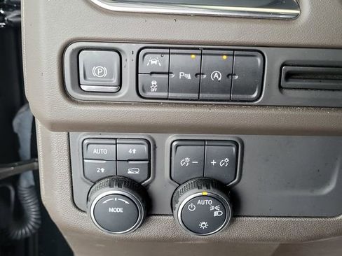 Used 2024 Chevrolet Suburban LT image 15