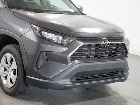 Used 2022 Toyota RAV4 LE FWD image 4