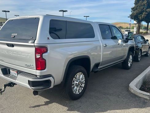 Used 2022 Chevrolet Silverado 2500 High Country w/ Z71 Off-Road Package image 2