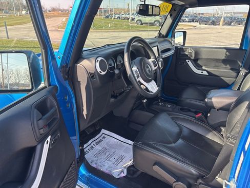 Used 2014 Jeep Wrangler Unlimited Sahara image 12