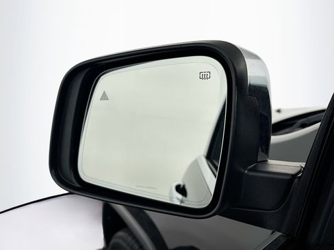 Used 2022 Jeep Grand Cherokee Limited image 16