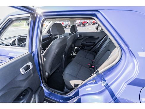 Used 2024 Hyundai Venue SE image 24