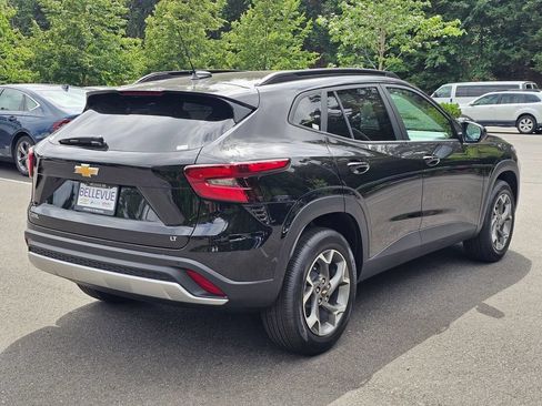 New 2026 Chevrolet Trax LT w/ Driver Confidence Package FWD image 5