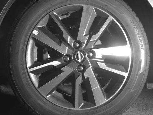 Used 2025 Nissan Versa SV FWD image 12