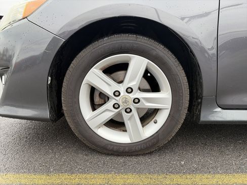 Used 2013 Toyota Camry L image 11