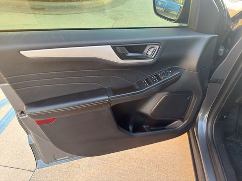 Used 2022 Ford Escape SE w/ Cold Weather Package image 11