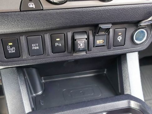 Used 2022 Toyota Tacoma TRD Off-Road w/ Technology Package image 15