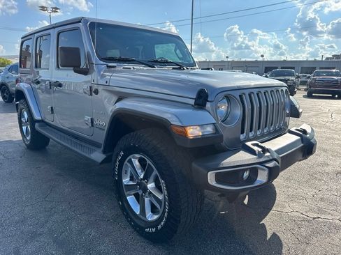 Used 2019 Jeep Wrangler Unlimited Sahara AWD/4WD image 3
