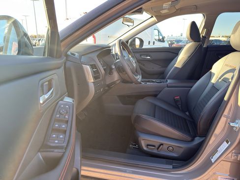 Certified 2025 Nissan Rogue SV image 11