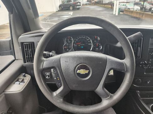 Used 2017 Chevrolet Express 2500 image 15