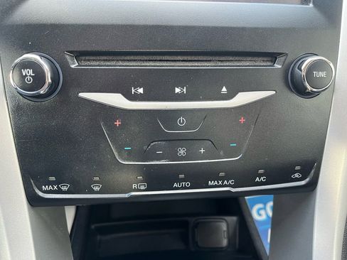 Used 2014 Ford Fusion SE image 12