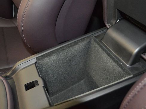 New 2025 Porsche Macan 4S Electric image 33