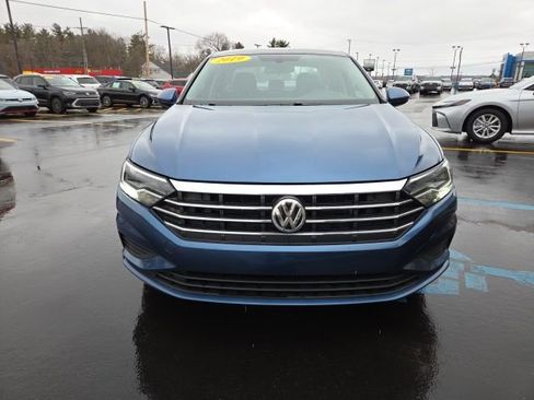 Used 2019 Volkswagen Jetta SE w/ Cold Weather Package image 2