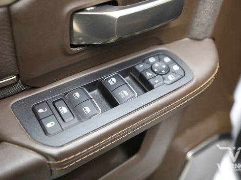 Used 2025 RAM 2500 Limited AWD/4WD image 18