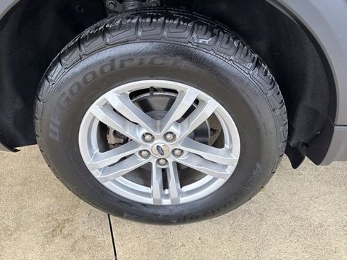 Used 2020 Ford Explorer XLT image 38