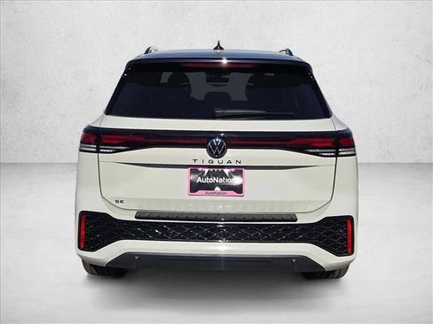 New 2026 Volkswagen Tiguan SE R-Line FWD image 8
