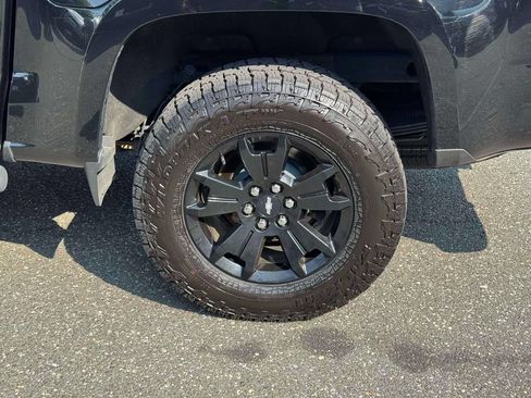 Used 2019 Chevrolet Colorado Z71 w/ Z71 Midnight Edition AWD/4WD image 11