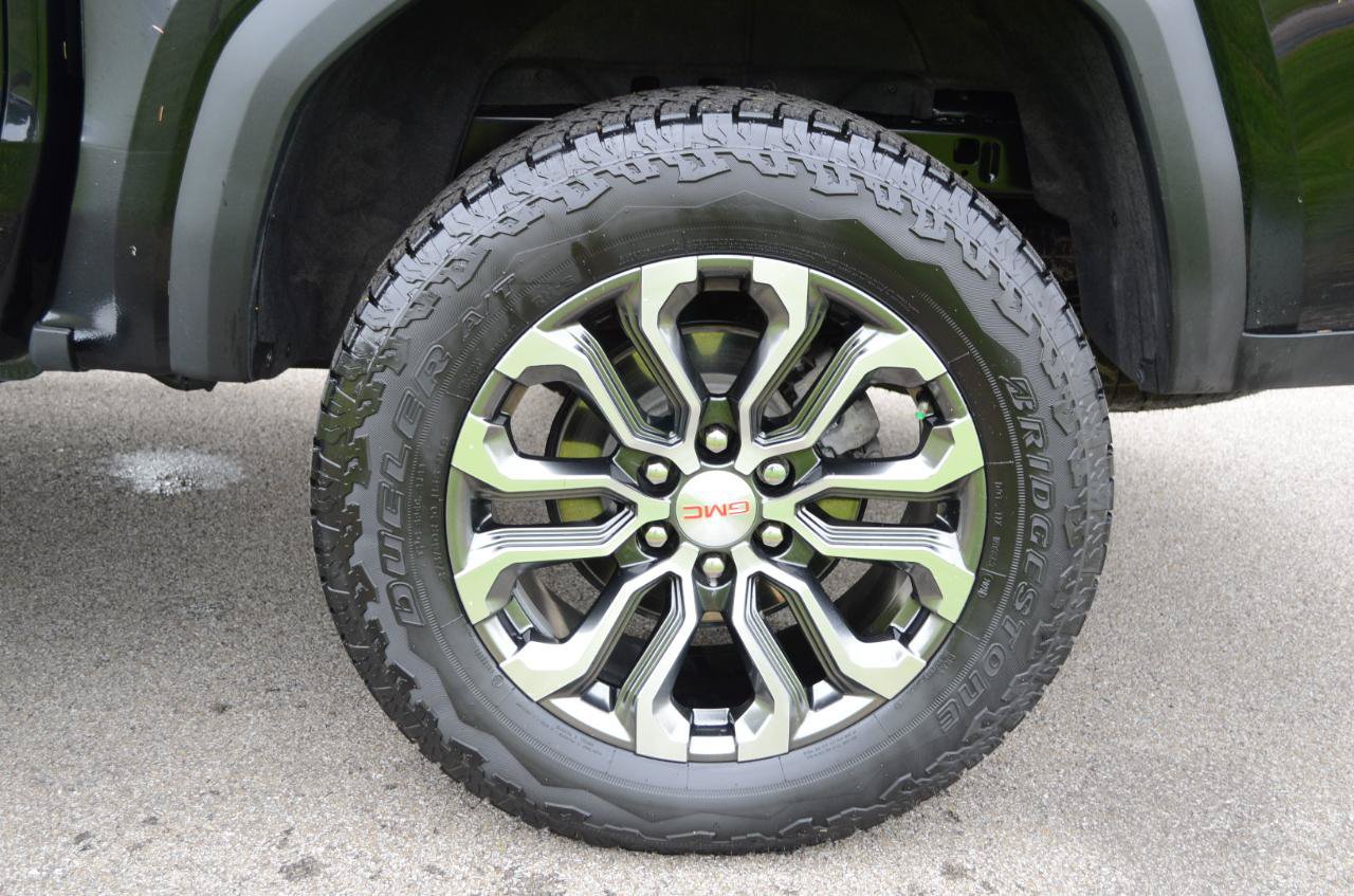 Used 2025 GMC Canyon Denali AWD/4WD image 10