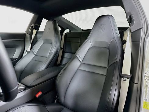 Certified 2025 Porsche 911 Carrera RWD image 5