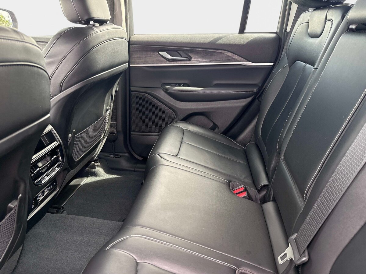 Used 2023 Jeep Grand Cherokee Limited AWD/4WD image 13