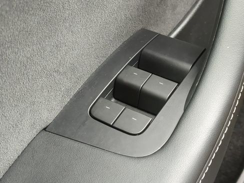 Used 2023 Tesla Model Y Long Range image 24