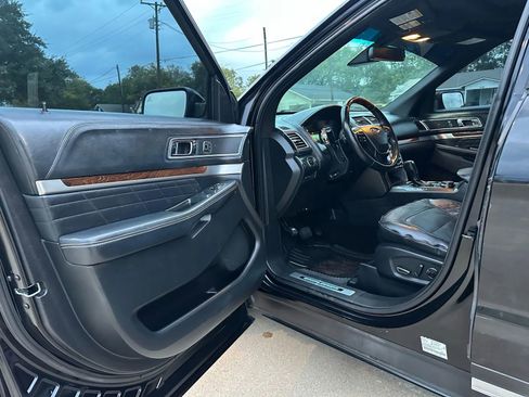 Used 2016 Ford Explorer Platinum image 9