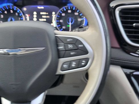 Used 2017 Chrysler Pacifica Limited w/ UConnect Theater Package image 41