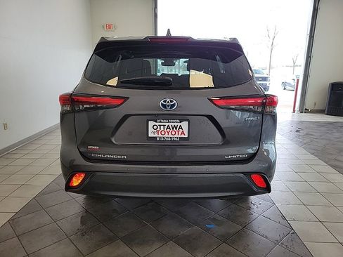 Used 2023 Toyota Highlander Limited image 6