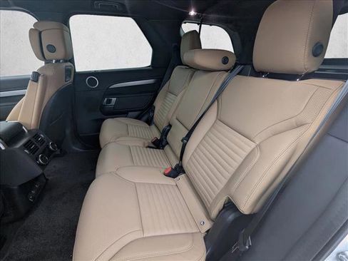 New 2025 Land Rover Discovery Dynamic SE image 21