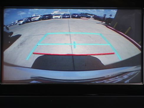 Used 2019 Toyota Highlander LE FWD image 19
