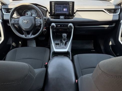 Used 2021 Toyota RAV4 LE FWD image 10
