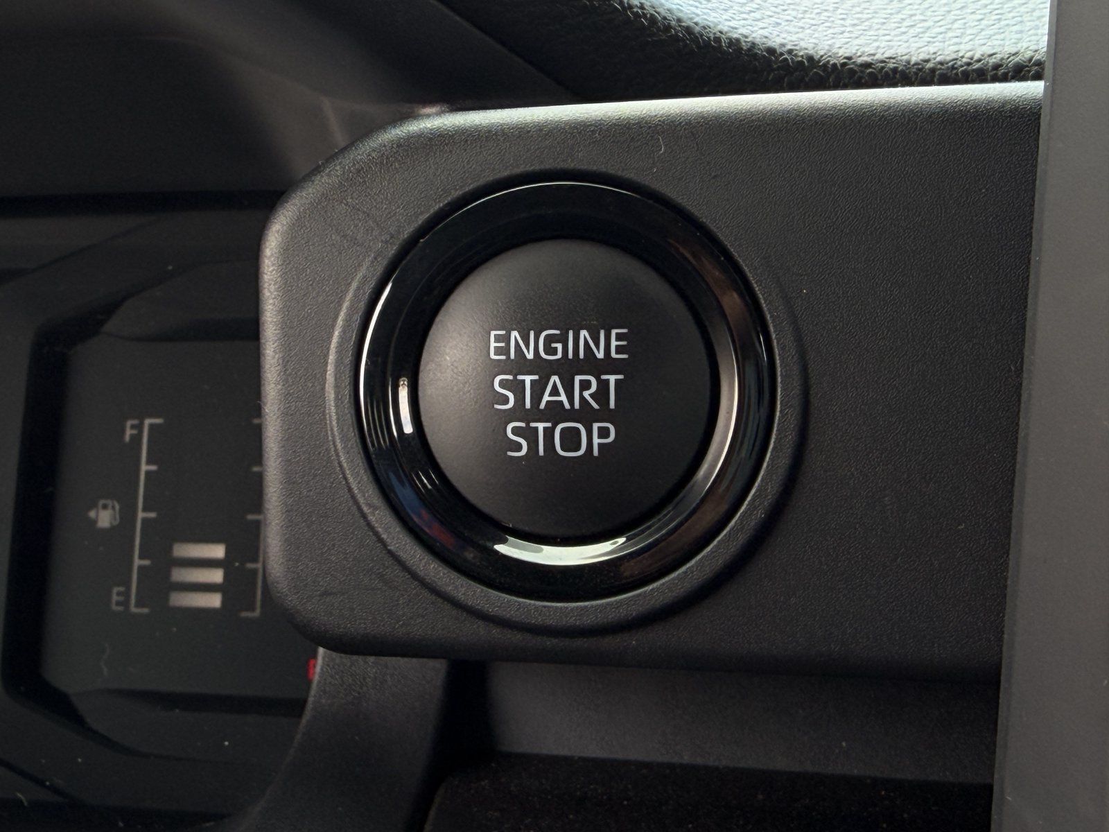 Used 2025 Toyota Tacoma SR5 AWD/4WD image 22