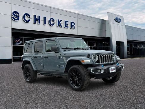 Used 2024 Jeep Wrangler Unlimited Sahara AWD/4WD image 1