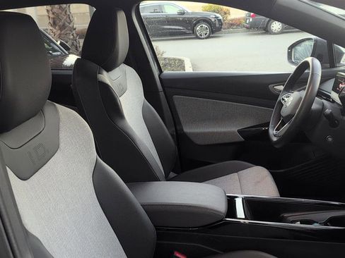 Used 2023 Volkswagen ID.4 Pro image 10