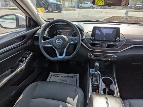 Used 2023 Nissan Altima 2.5 SV image 11