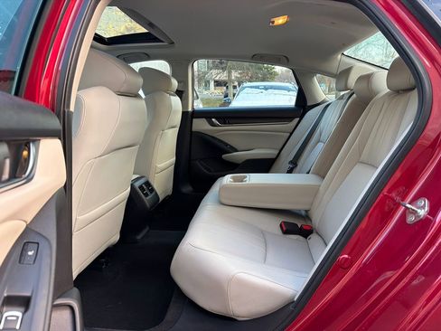 Used 2018 Honda Accord Touring image 16