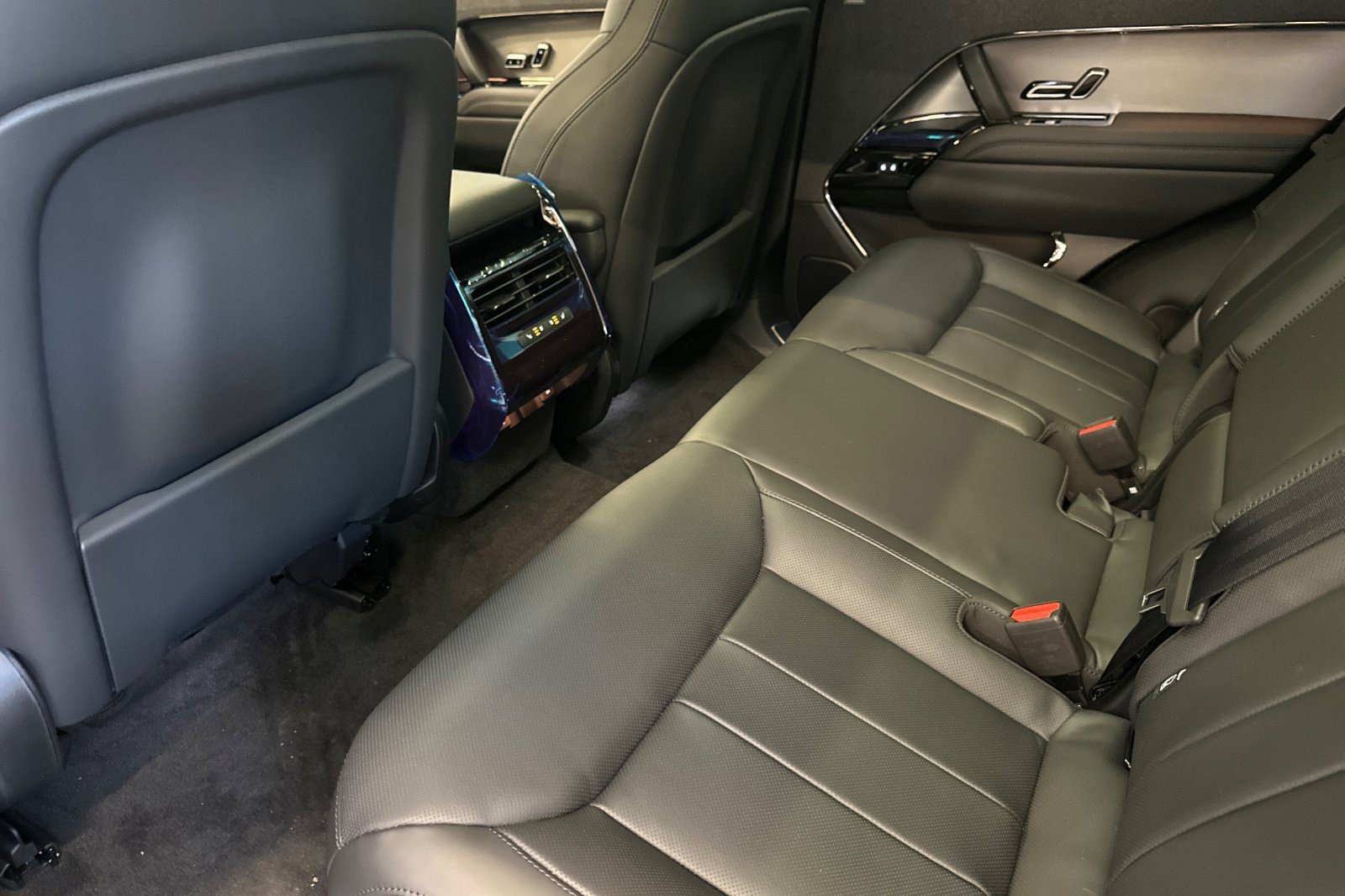 New 2026 Land Rover Range Rover Sport SE AWD/4WD image 25
