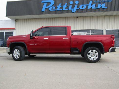 Used 2022 Chevrolet Silverado 2500 LTZ w/ LTZ Plus Package image 11