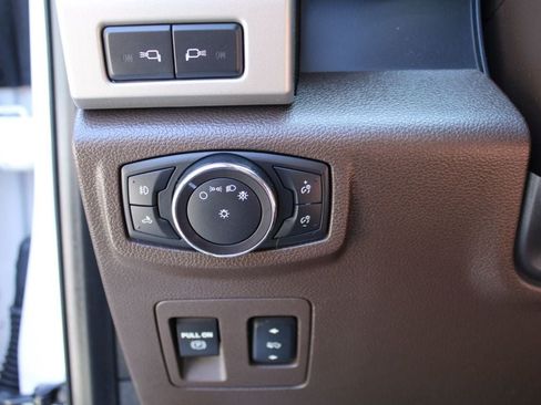 Used 2018 Ford F150 King Ranch w/ Equipment Group 601A Luxury AWD/4WD image 23