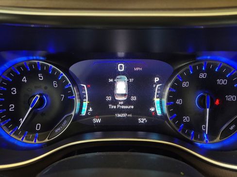Used 2017 Chrysler Pacifica Touring-L Plus FWD image 23