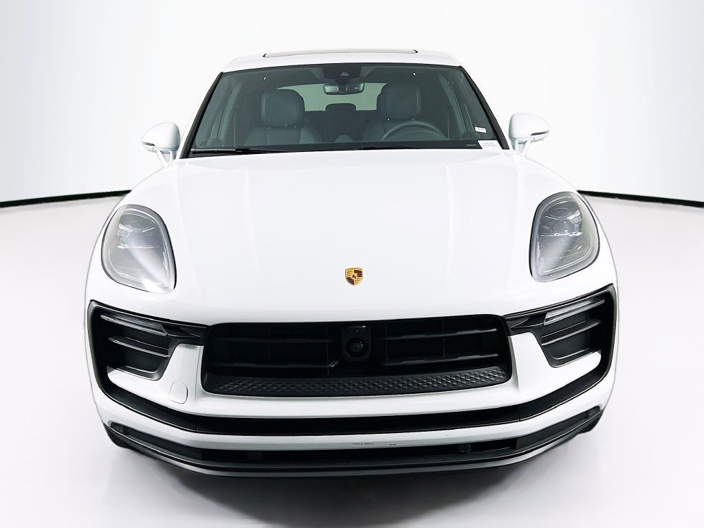 Certified 2026 Porsche Macan AWD/4WD image 6