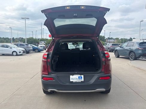 Used 2017 Jeep Cherokee Limited AWD/4WD image 36