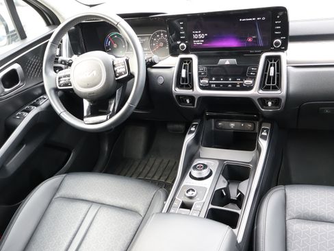 Used 2023 Kia Sorento EX image 16