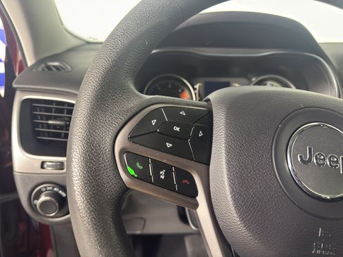 Used 2020 Jeep Cherokee Latitude FWD image 17