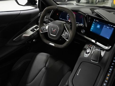 Used 2025 Chevrolet Corvette Z06 RWD image 11