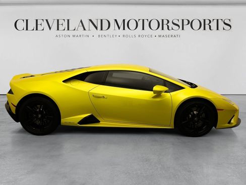 Used 2020 Lamborghini Huracan EVO RWD image 21